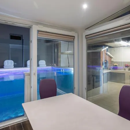 Luxury Apartman Martinis With Pool ゲストハウス *
