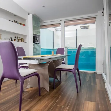 Luxury Apartman Martinis With Pool Guest house