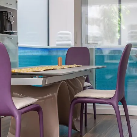Guest house Luxury Apartman Martinis With Pool