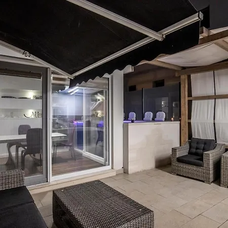 Luxury Apartman Martinis With Pool Guest house *
