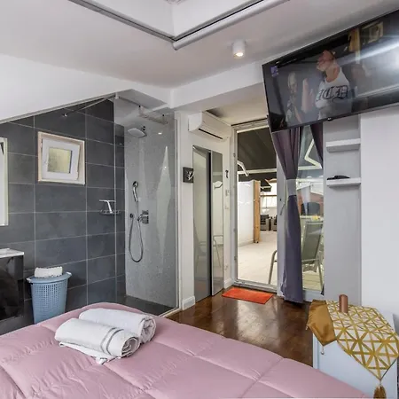 Luxury Apartman Martinis With Pool