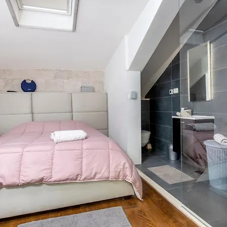 Luxury Apartman Martinis With Pool Guest house