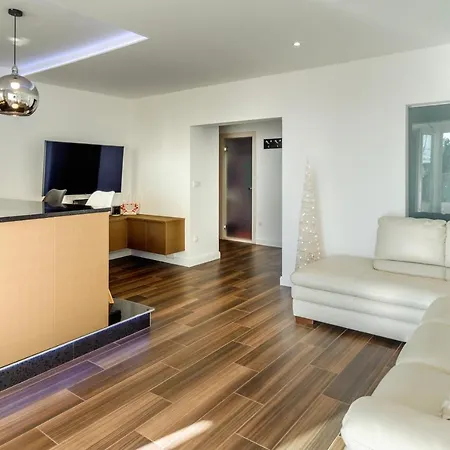 Luxury Apartman Martinis With Pool